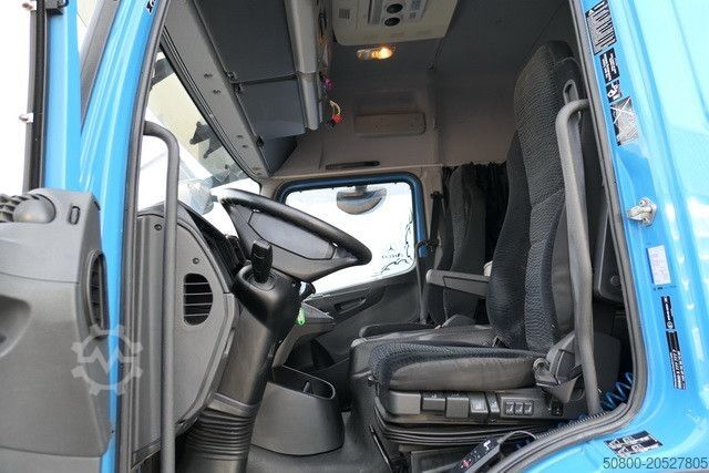 Curtain sider van MERCEDES-BENZ 823 Atego 4x2, Schlafliege, Schiebeplane, Klima