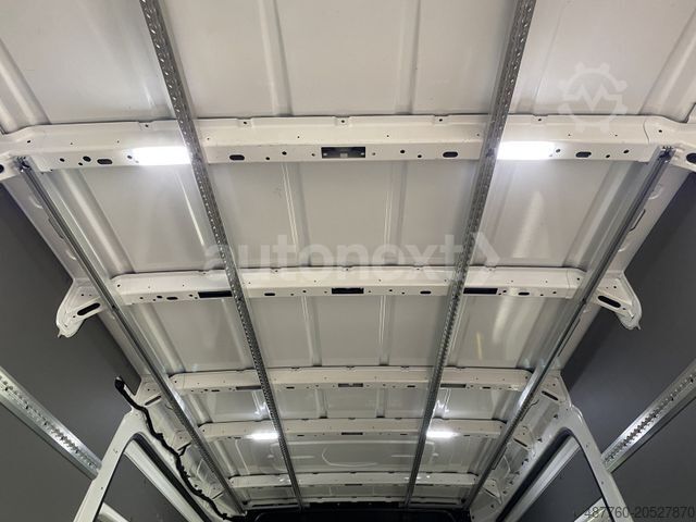 Kastenwagen hoch VOLKSWAGEN Crafter 35 Aut.*Ladebordwand* 2x Schiebetür+KAME