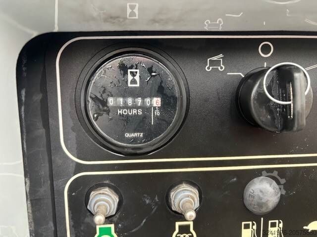 Telescopic boom lift Genie S 60 HC