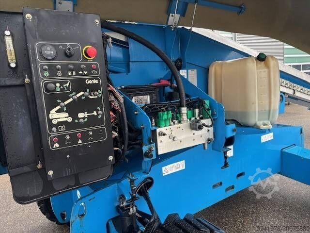 Telescopic boom lift Genie S 60 HC