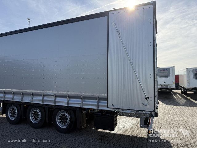 Auflieger mit Pritsche & Plane Schmitz Cargobull Curtainsider Mega Getränke