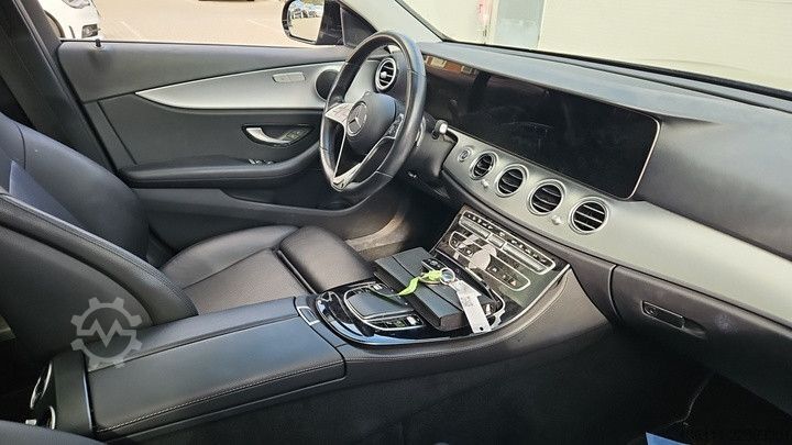 Minibus MERCEDES-BENZ E 300 de 4Matic T Business-Paket