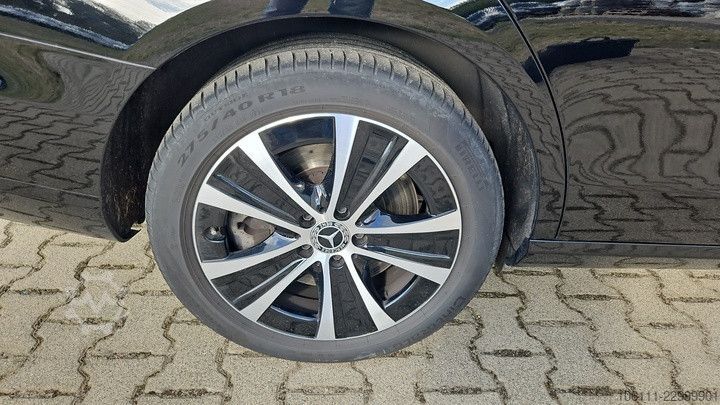 Minibus MERCEDES-BENZ E 300 de 4Matic T Business-Paket