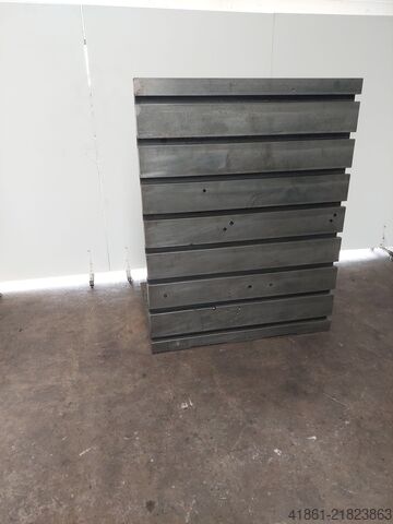 Clamping angle plate with T-slots UNBEKANNT Aufspannwinkel mit T-Nuten