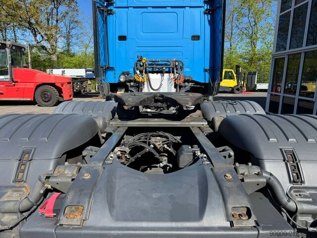 Standard tractor Scania R 520 LA