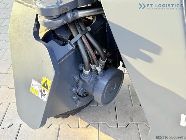 Four-way forklift Combilift CB4000 GAS TRIPLEX 5200 POSITIONER