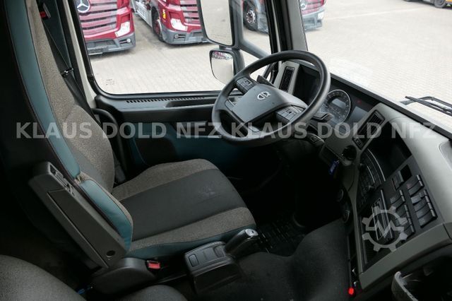 Box truck VOLVO FM 330 Koffer Blatt/Luft LBW Euro 6