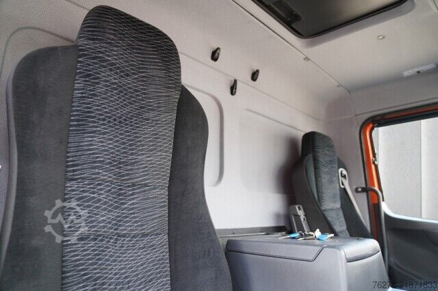 Box van Mercedes-Benz Atego 816 4x2 Automatik Junge Koffer LBW