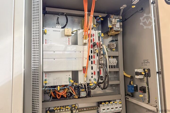 Vertical machining center Deckel Maho DMC 63V