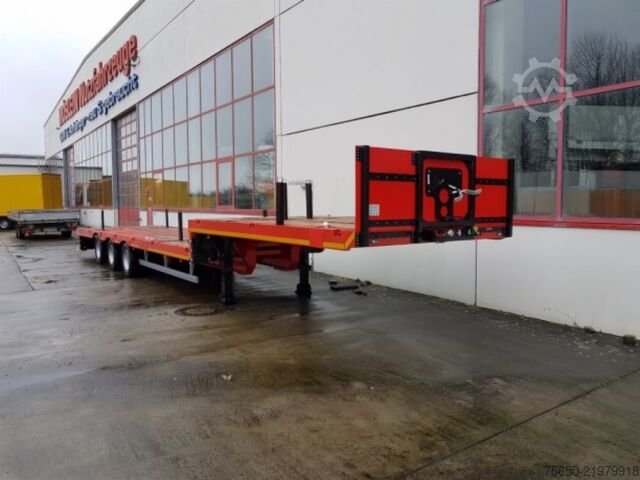 Low loader semitrailer Möslein STO 3 Schwebheim  3 Achs Satteltieflader Plato