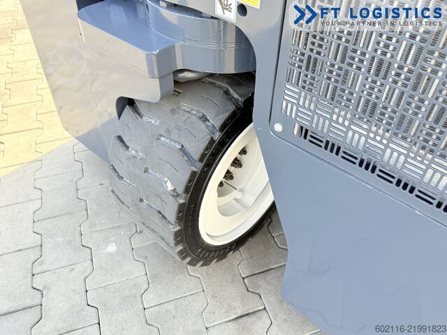 4-way forklift Combilift CB3000 GAS TRIPLEX 5500 POSITIONER