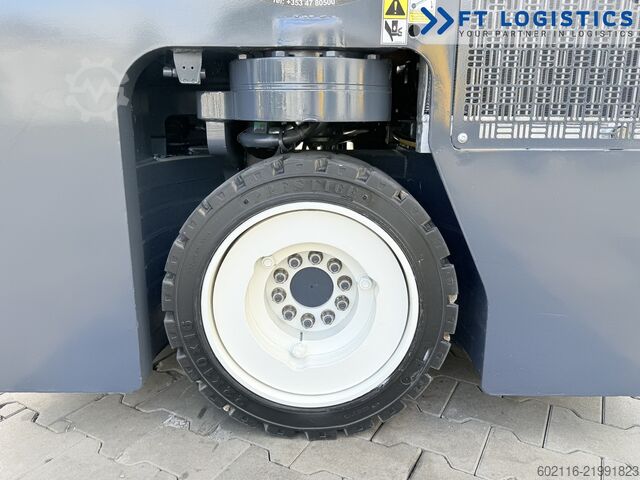 4-way forklift Combilift CB3000 GAS TRIPLEX 5500 POSITIONER