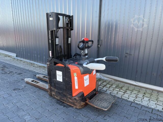 Stand-on stacker BT SPE120L