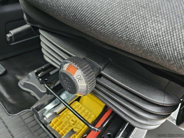 Kastenwagen hoch Iveco Daily 35S18HA8V DOKA Hi-Matic 12m³ L2H2 7 Sitze