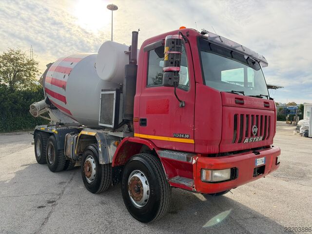 Concrete mixer truck Astra HD7 84.38