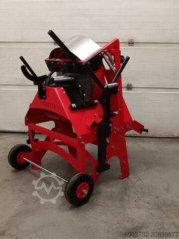 Traktorgetriebene Entrindungsmaschine Kuoretta K-150