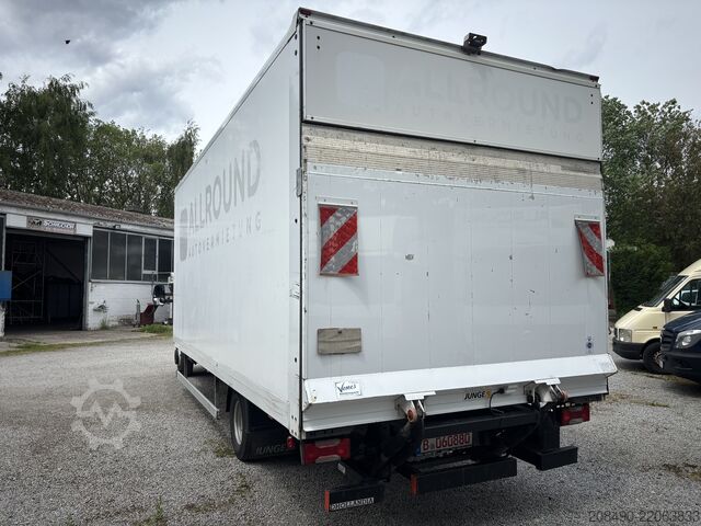 Transporter with box body/tail lift, air suspension, air conditioning, Iveco Daily 72-180 HI-MatiC