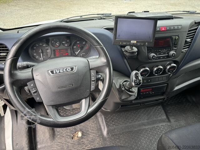 Transporter with box body/tail lift, air suspension, air conditioning, Iveco Daily 72-180 HI-MatiC