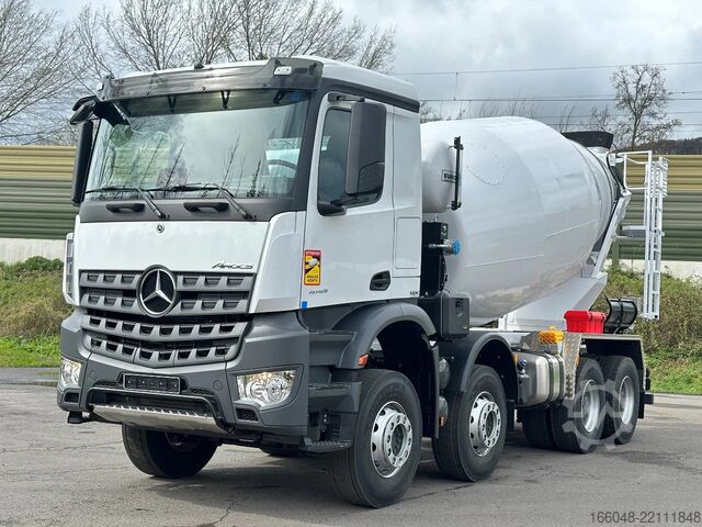 Blender Mercedes-Benz Arocs 4145 Mercedes-Benz Arocs Modellgeneration...