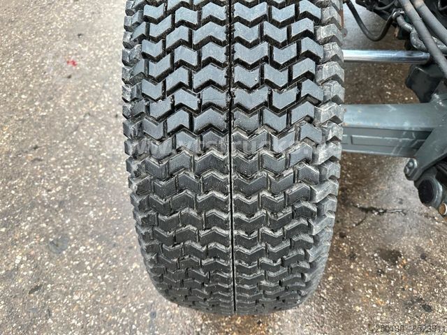 Traktor FENDT 250 SA 4x4 Fronthydraulik Rasenbereifung