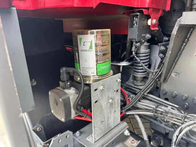 Crane truck DAF CF 85.410 8x2 Hiab 1055-8+Fly jib Euro 5