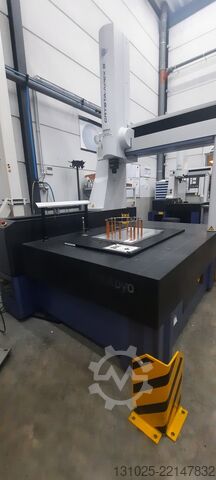 Coordinate measuring machine Mitutoyo Crysta Apex S-9106 CMM