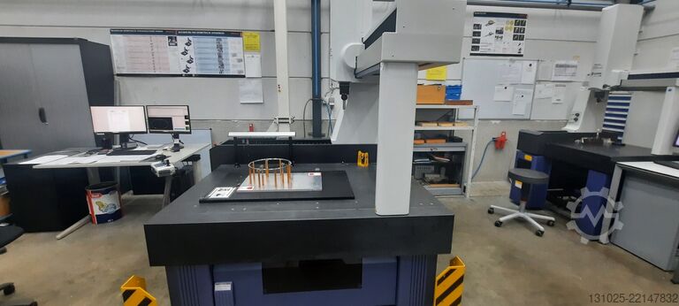 Coordinate measuring machine Mitutoyo Crysta Apex S-9106 CMM