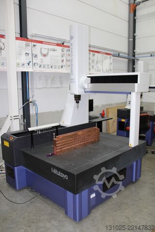 Coordinate measuring machine Mitutoyo Crysta Apex S-9106 CMM