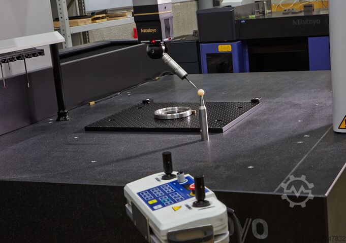 Coordinate measuring machine Mitutoyo Crysta Apex S-9106 CMM