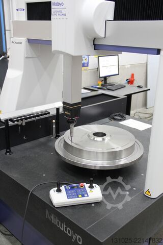 Coordinate measuring machine Mitutoyo Crysta Apex S-9106 CMM