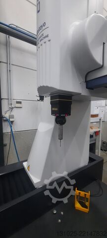 Coordinate measuring machine Mitutoyo Crysta Apex S-9106 CMM