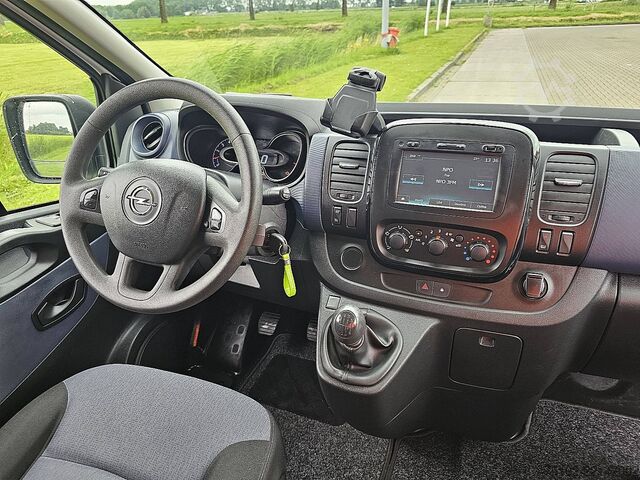 High-roof van OPEL VIVARO 1.6