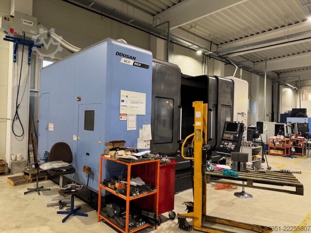 CNC turning and milling center DOOSAN VCF850