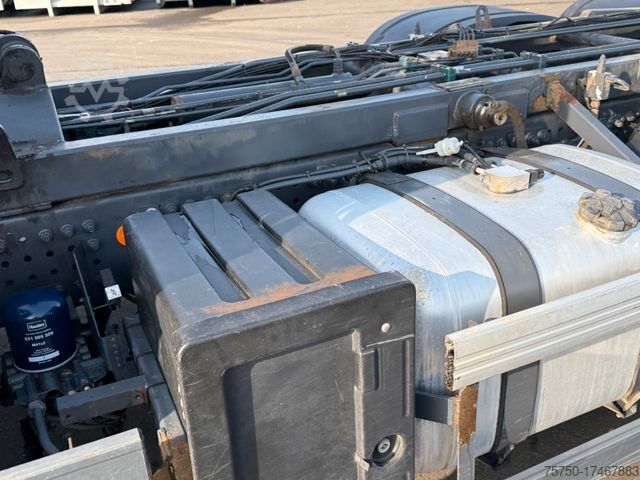 Truck chassis MERCEDES-BENZ Antos 2533 6x2 Fahrgestell