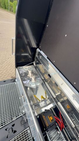 Abschleppwagen LKW MAN Maschinentransporter Baumaschinentaxi mit Rampen