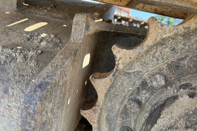 Chain excavator VOLVO ECR145DL Oilquick