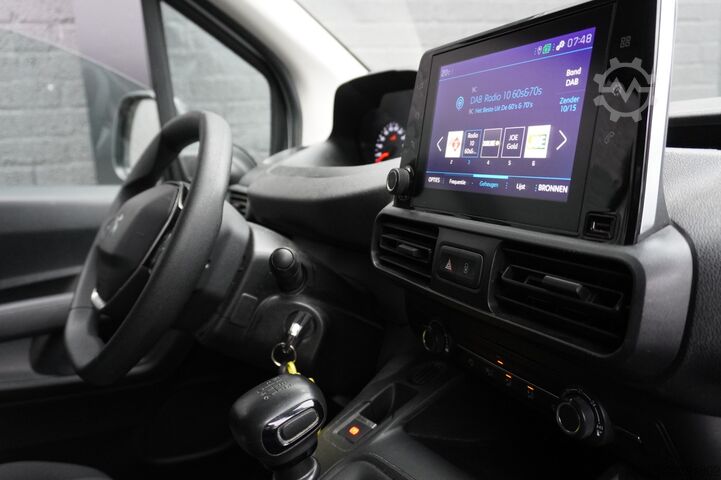 Hochdachkombi Peugeot Partner 1.2 PureTech 110Pk Benzine - Airco - Na...