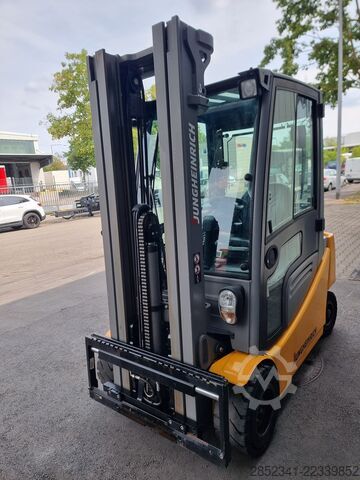 Forklift Jungheinrich nur 310 Std. EFG 320