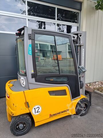 Forklift Jungheinrich nur 310 Std. EFG 320