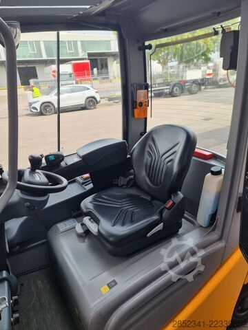 Forklift Jungheinrich nur 310 Std. EFG 320