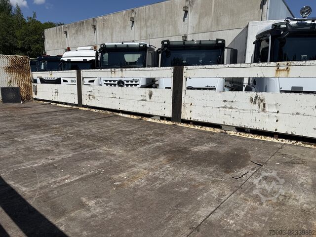 Flatbed truck MAN TGX 26.440 6X2 Kran Hiab 144
