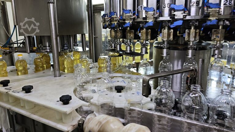Complete PET Edible Oil Bottling Line AVE / SIAPI SIAPI EAS 50.100/8, AVE RVM 30/8...