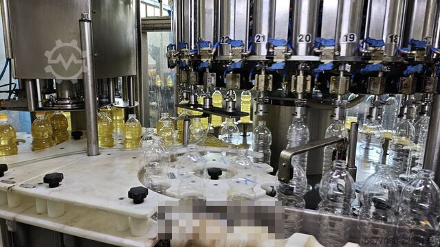 Complete PET Edible Oil Bottling Line AVE / SIAPI SIAPI EAS 50.100/8, AVE RVM 30/8...