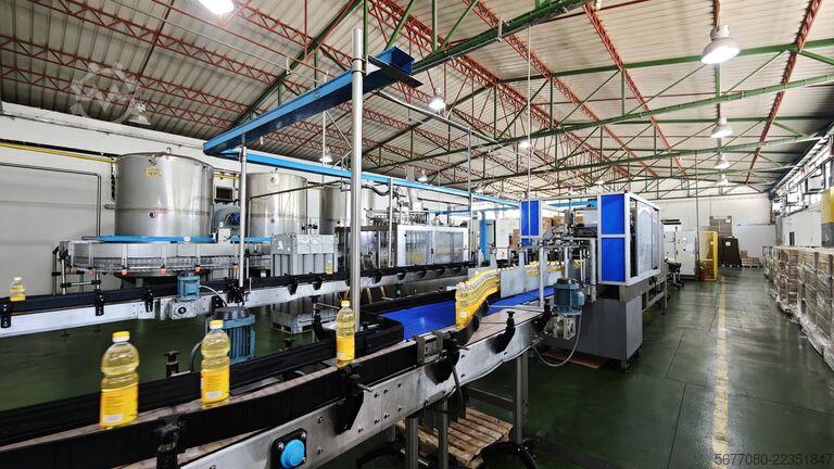 Complete PET Edible Oil Bottling Line AVE / SIAPI SIAPI EAS 50.100/8, AVE RVM 30/8...