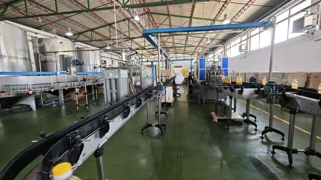Complete PET Edible Oil Bottling Line AVE / SIAPI SIAPI EAS 50.100/8, AVE RVM 30/8...