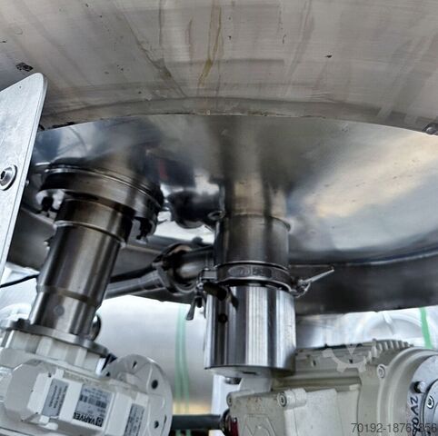 900 litre heatable/coolable pressure vessel made of V4A with magnetic stirrer  