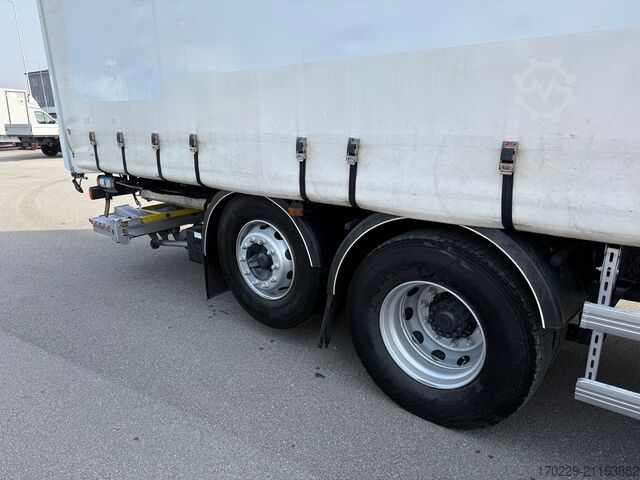 Flatbed truck with tarp Renault D 26