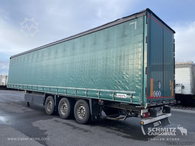 Auflieger mit Pritsche & Plane Schmitz Cargobull Semitrailer Curtainsider Coil