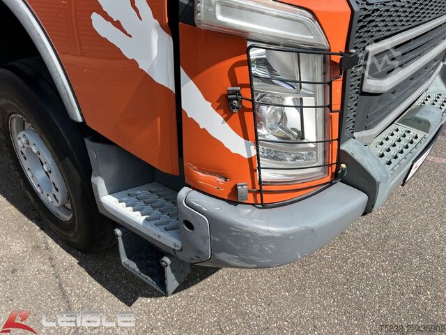Tipper truck VOLVO FH500 8x4*Dreiseitenkipper*Bordmatik*VEB*Liege