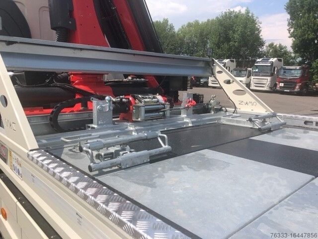 Truck with recovery platform and loading crane Volvo FL8 280